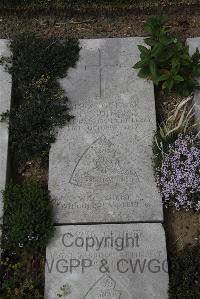 Wimereux Communal Cemetery - Guinness, David Herbert