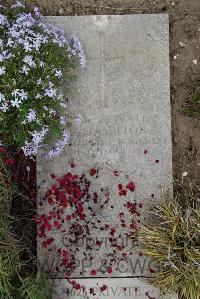 Wimereux Communal Cemetery - Hamilton, R