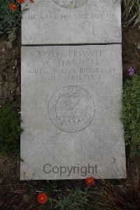Wimereux Communal Cemetery - Hannell, William