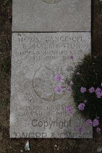 Wimereux Communal Cemetery - Harrington, Thomas