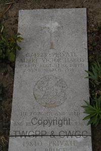 Wimereux Communal Cemetery - Harris, Albert Victor