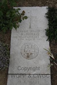 Wimereux Communal Cemetery - Harris, R