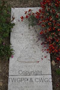 Wimereux Communal Cemetery - Henderson, G