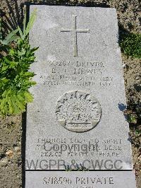 Wimereux Communal Cemetery - Hewes, Reginald Thornton