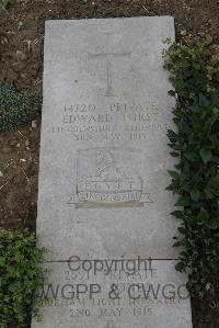 Wimereux Communal Cemetery - Hirst, Edward