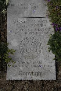 Wimereux Communal Cemetery - Howe, Henry George