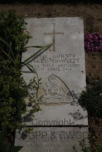 Wimereux Communal Cemetery - Howlett, Sydney