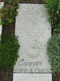 Wimereux Communal Cemetery - Hine, Frederick Joseph