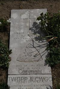 Wimereux Communal Cemetery - Jones, Benjamin