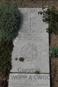 Wimereux Communal Cemetery - Jones, V