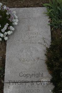 Wimereux Communal Cemetery - Kirk, John Gordon
