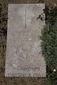 Wimereux Communal Cemetery - Latta, Robert William Campbell