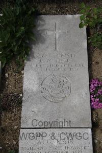 Wimereux Communal Cemetery - Leary, J W