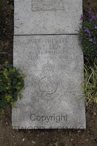 Wimereux Communal Cemetery - Lea, T F