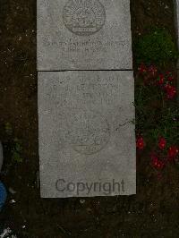 Wimereux Communal Cemetery - Leverton, Richard James