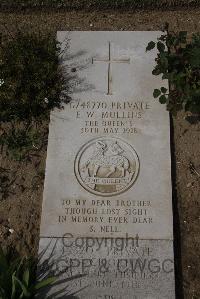 Wimereux Communal Cemetery - Mullins, E W