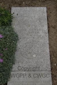 Wimereux Communal Cemetery - Perry, Frederick Henry