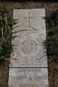 Wimereux Communal Cemetery - Roberts, John Llewelyn