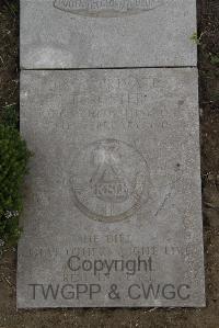 Wimereux Communal Cemetery - Roster, Thomas