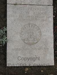 Wimereux Communal Cemetery - Rhook, Henry Joseph William
