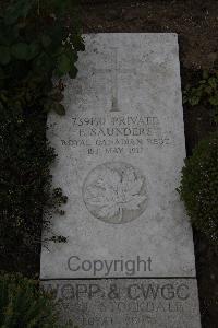 Wimereux Communal Cemetery - Saunders, E