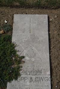 Wimereux Communal Cemetery - Savine, Hubert John