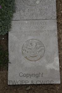 Wimereux Communal Cemetery - Simmonds, E