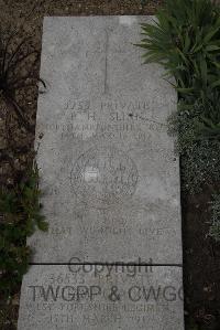 Wimereux Communal Cemetery - Slinn, Fredrick Harold