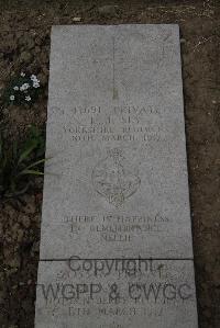 Wimereux Communal Cemetery - Sly, Louis John