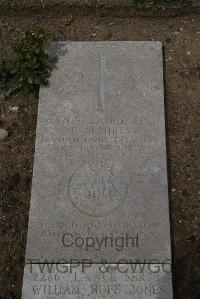 Wimereux Communal Cemetery - Squires, F