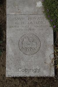 Wimereux Communal Cemetery - Taylor, G H