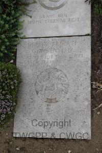 Wimereux Communal Cemetery - Taylor, George William