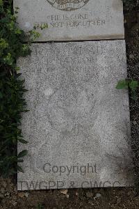 Wimereux Communal Cemetery - Taylor, F