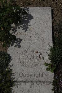 Wimereux Communal Cemetery - Tingle, Evelyn Arthur