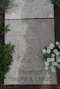 Wimereux Communal Cemetery - Toms, Arthur