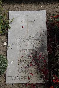 Wimereux Communal Cemetery - Turner, Walter Douglas