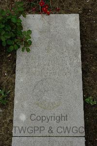 Wimereux Communal Cemetery - Veint, James