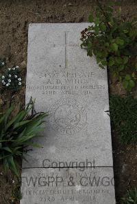 Wimereux Communal Cemetery - While, Arthur Davies