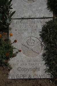 Wimereux Communal Cemetery - White, Leonard James