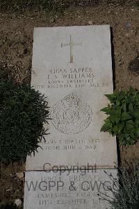Wimereux Communal Cemetery - Williams, Edward Solomon