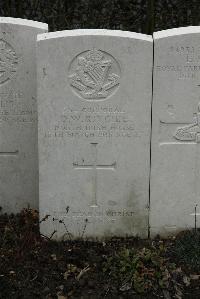 Longuenesse (St. Omer) Souvenir Cemetery - Ritchie, D W