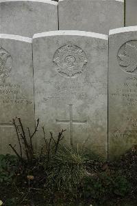 Longuenesse (St. Omer) Souvenir Cemetery - White, William
