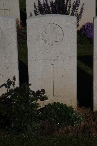 Terlincthun British Cemetery Wimille - Batten, T