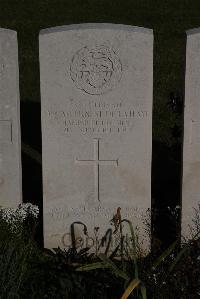 Terlincthun British Cemetery Wimille - De La Haye, O E