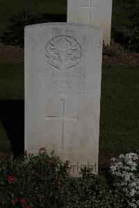 Terlincthun British Cemetery Wimille - Dick, O