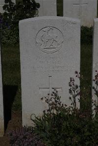Terlincthun British Cemetery Wimille - Field, W
