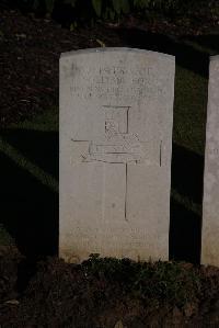 Terlincthun British Cemetery Wimille - Fox, William