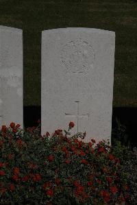 Terlincthun British Cemetery Wimille - Hoggan, W