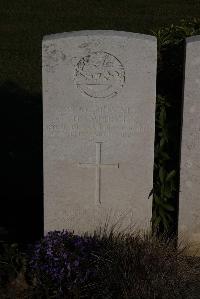 Terlincthun British Cemetery Wimille - Humphries, L