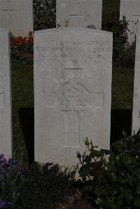 Terlincthun British Cemetery Wimille - Hunt, Thomas Hugh Matthew